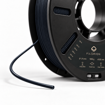 Filorion Reference HS ABS Siyah, 1.75 mm, 1 kg — makara ve filament ucu yakın görünümü