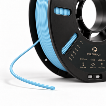 Filorion Reference PLA Pro Açık Mavi, 1.75 mm, 1 kg — makara ve filament ucu yakın görünümü